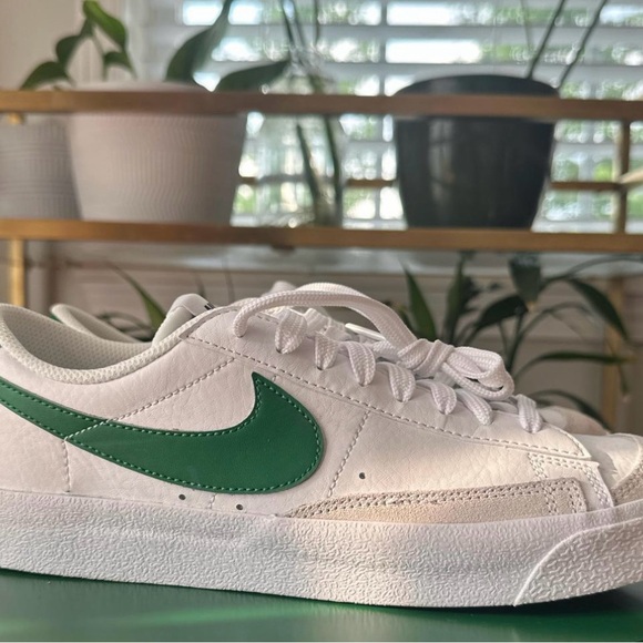 Nike Blazers 77. Is 7 youth which is woman’s 8.5 - Picture 3 of 3